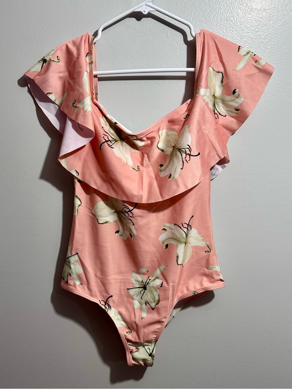 Floral Ruffle One-Piece Swimsuit in Soft Pink Size M (93)